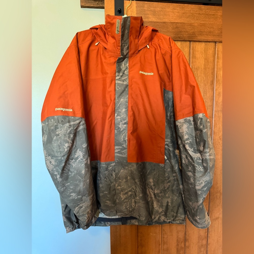 Men’s Patagonia Rust/Orange and Charcoal Camo waterproof Jacket